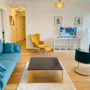 Brand New Luxury 3 Bedrooms, Terrace And Free Parking - Noah Apartment
